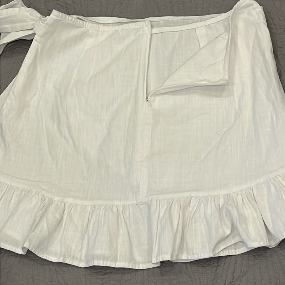 White Women’s rayon ruffled faux wrap mini skirt with tie size M - Picture 7 of 9